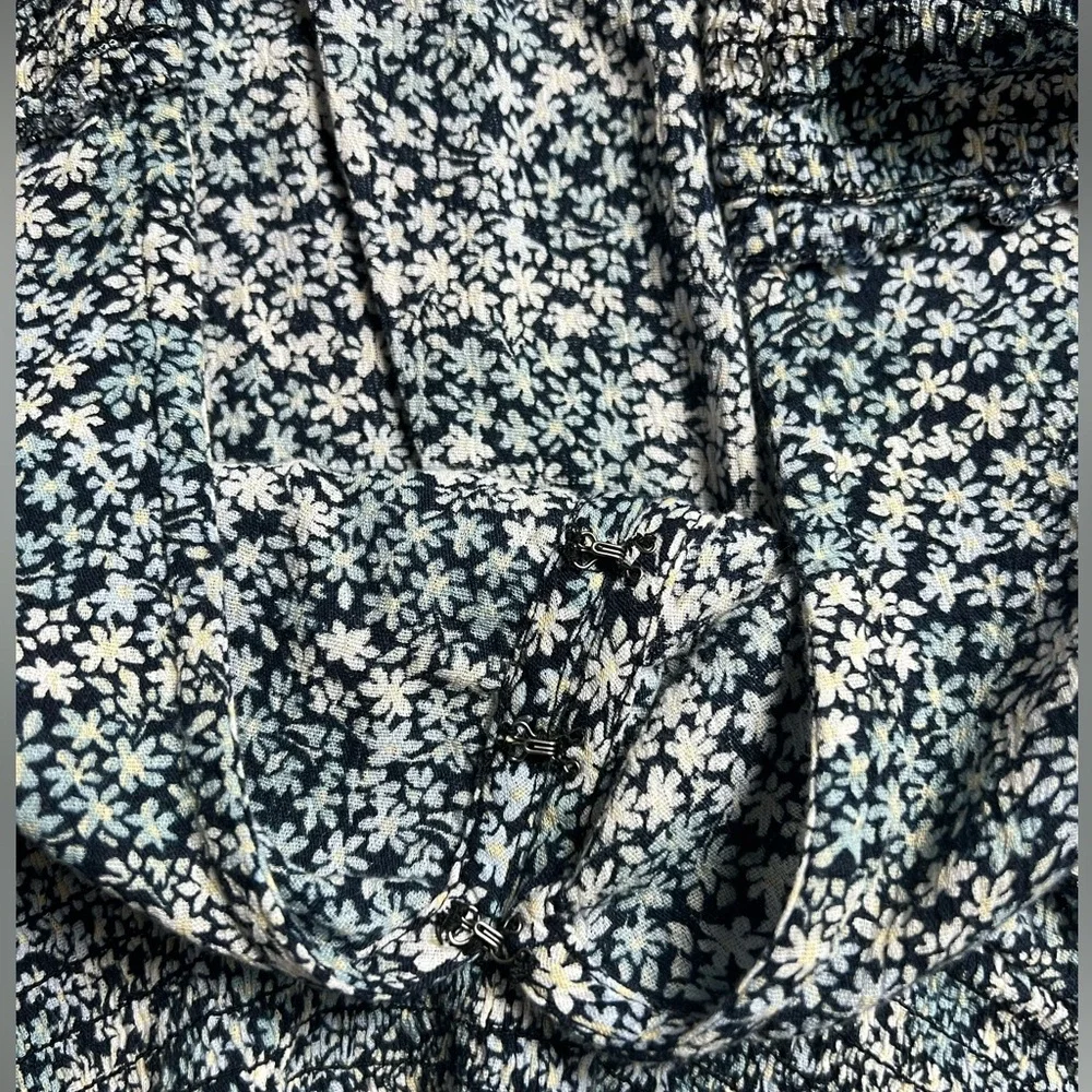 3/$21 Abercrombie & Fitch top - Picture 9 of 9